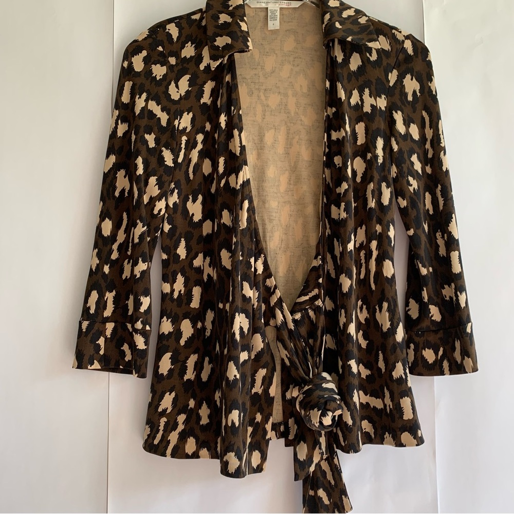 DVF Diane Von Furstenberg Jill Wrap Silk top in Leopard Print - Picture 5 of 11